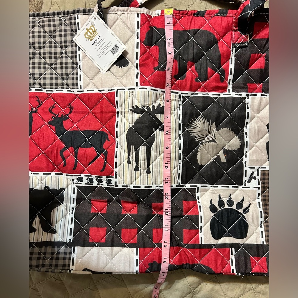 Lodge Life quilted tote bag & Virah Bella Quilted Sherpa Throw - Picture 7 of 13
